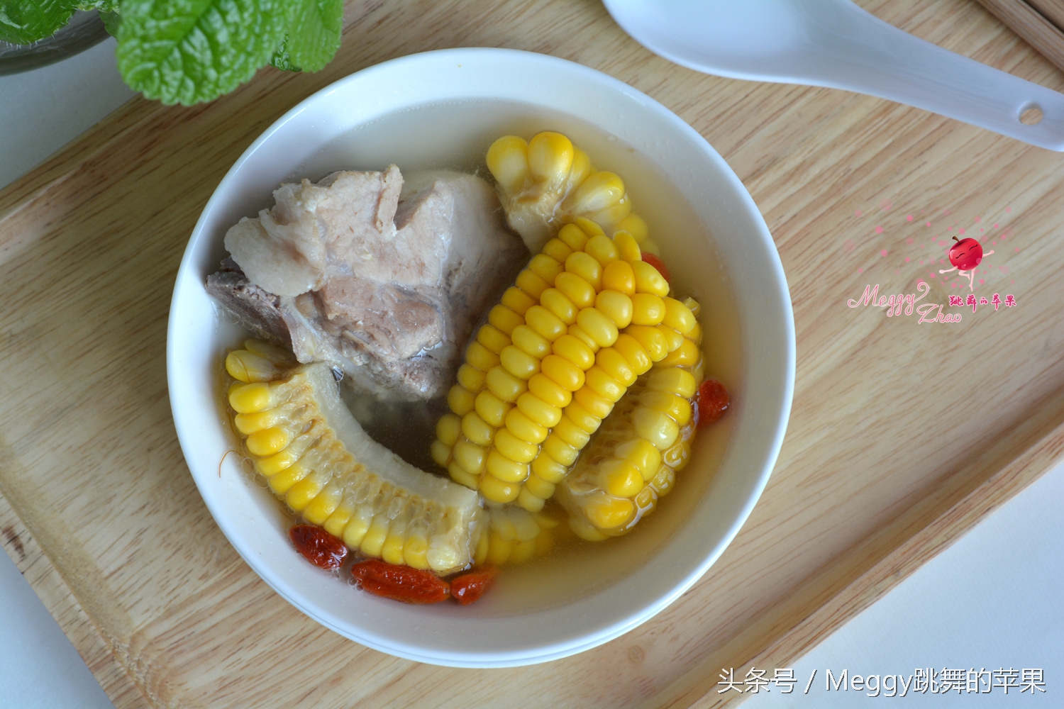 排骨汤放点什么药材有益于恢复,鲜而不腻的排骨汤