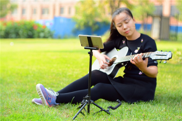 文艺青年之路，学吉他从未如此简单，Poputar智能吉他