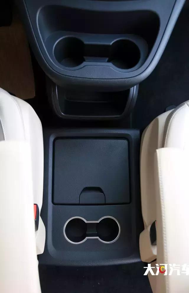 奔驰威霆丐版7座商务车试驾,奔驰威霆v260l试驾