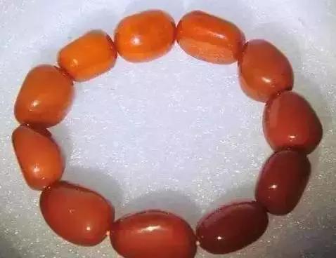 造假蜜蜡的骗局看完一秒揭穿,蜜蜡造假到底有多可怕