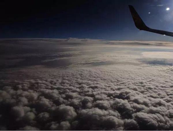 40个坐上飞机却无法远离现实的故事