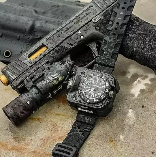 战术美学|《疾速追杀》的“枪械世界”