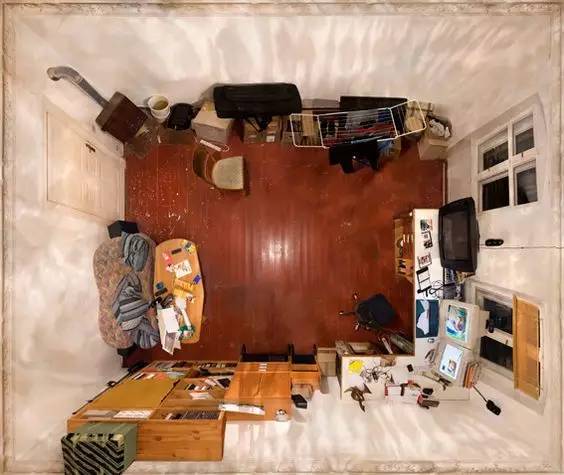 从脚底看房间是何等的体验？