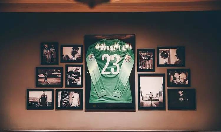 我们在上海拍下了15位潮流工作者，还给你介绍20间最新最好玩的潮店！