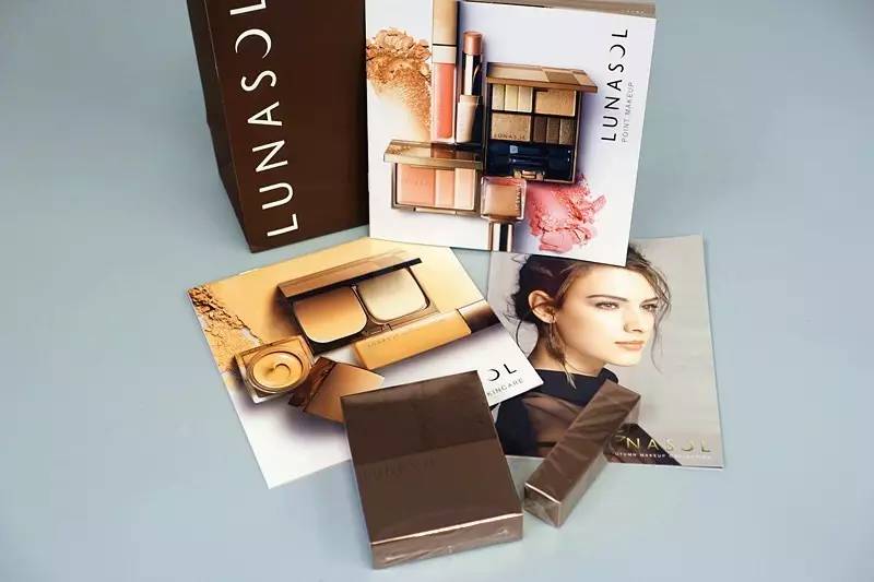 日本的日月晶采两用粉饼怎么样,日月晶采和眼影