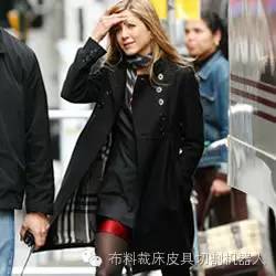 橙色风衣外套女中长款如何搭配,橄榄绿风衣搭配什么颜色的风衣