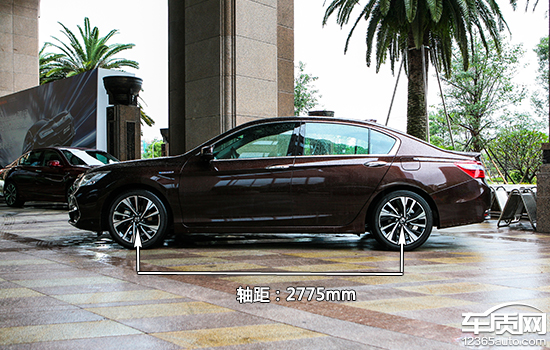 雅阁混动对比亚洲龙双擎试驾视频,雅阁2022款混动幻夜锐智版试驾