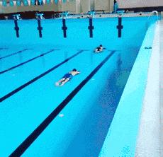 徒手抬汽车的女生,徒手抬起轿车