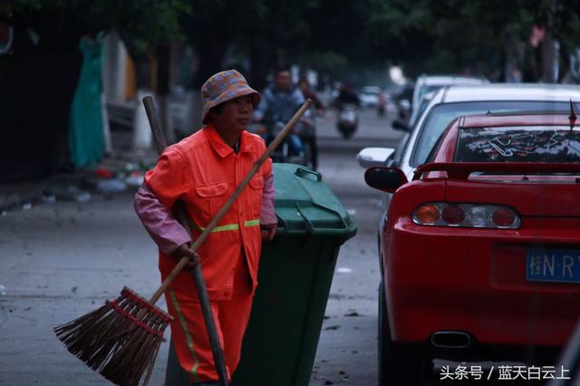 冬日里的黄玫瑰环卫工人,城市黄玫瑰环卫工人