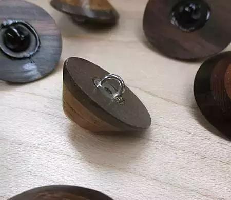 老房子里收藏有100万颗纽及巧手妈妈家族三代人缝缝补补的故事