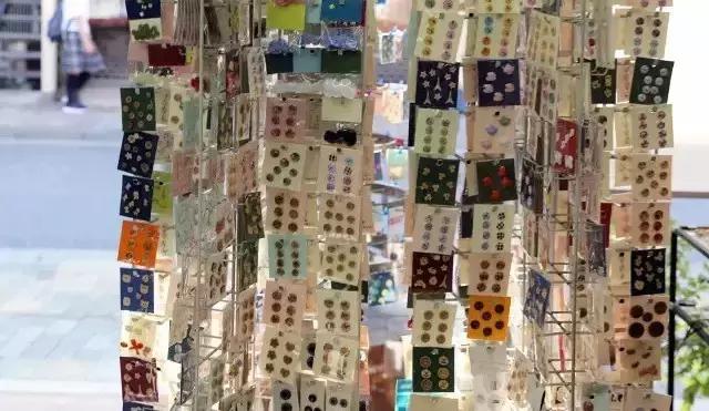 老房子里收藏有100万颗纽及巧手妈妈家族三代人缝缝补补的故事