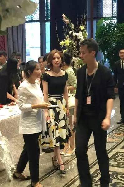 赔了份子钱又折长假，十一参加婚礼如何保住三角裤｜梦婚礼