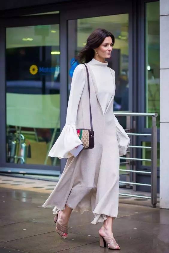 秋季不换装?夏季单品叠穿的秘密法则