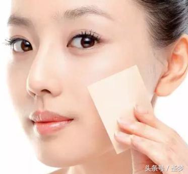 补水喷雾的正确打开方式,补水喷雾哪一步用才正确