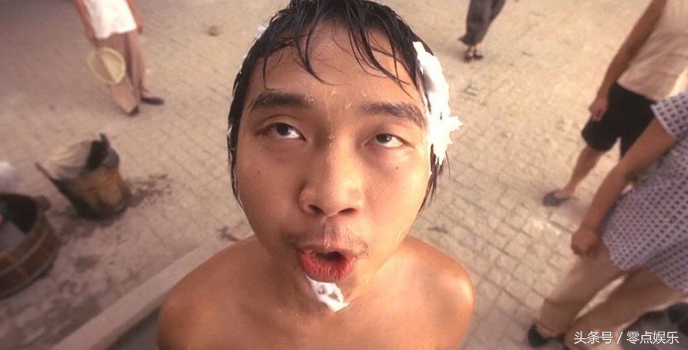 跟郭敬明专捧帅哥靓妹相比，周星驰捧的这些丑男丑女反而更顺眼！