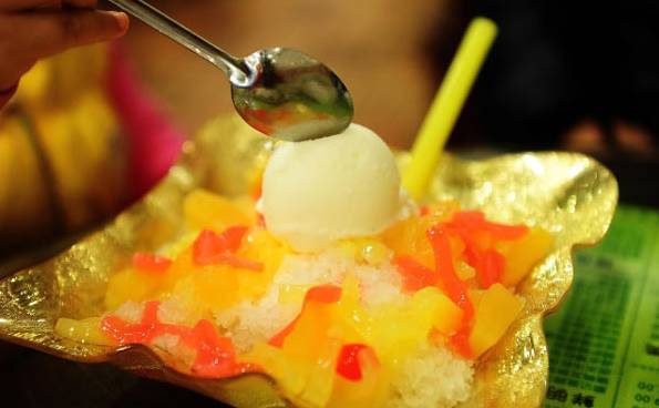 这一家酒店有门童，叫“白手套”。