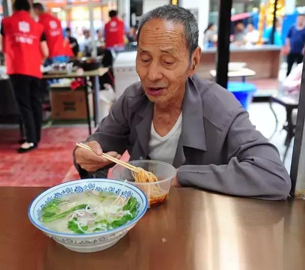 国庆来了完整视频,国庆来重庆从你的全世界路过