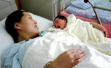 我的剖腹全记录：让孩子呛了羊水，都是我执着顺产的错