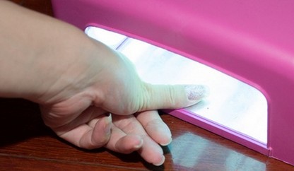 时尚亮片光疗美甲教程具体步骤图解，快来和小编一起学习！