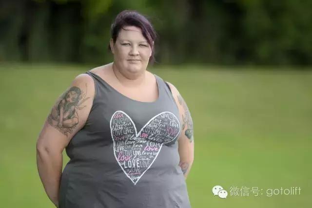 外国男子连喝25罐红牛,一位男子喝25罐红牛现在怎么样了