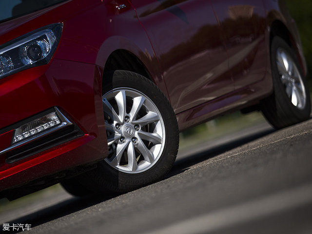 悦翔v71.0t和1.6l对比,悦翔v715款1.6l自动乐享怎么样