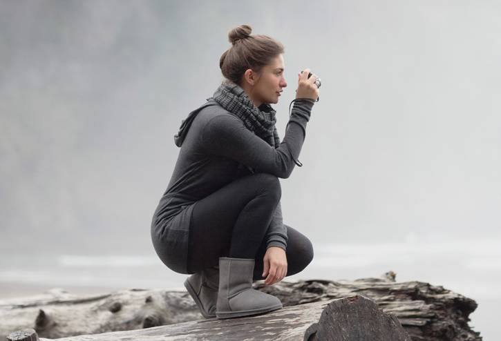 适合小个子冬天穿的雪地靴,腿短穿马丁靴还是雪地靴