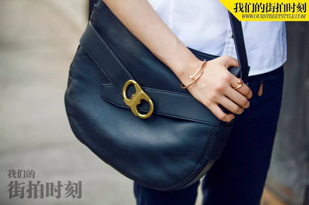 街拍时尚大方显年轻气息,王珞丹街拍