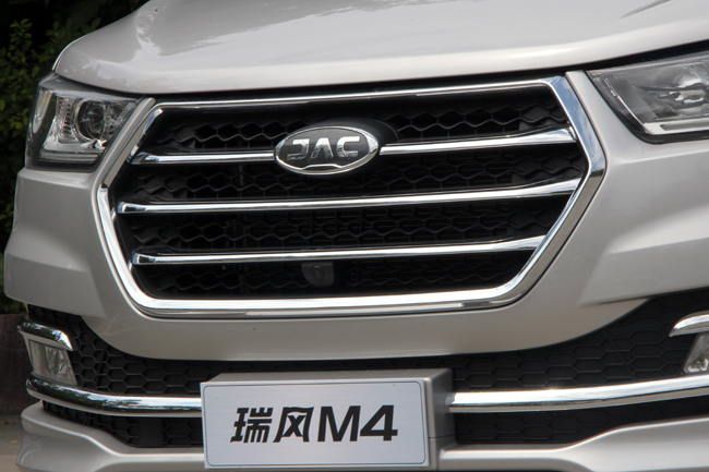 实用派不失商务范儿试驾江淮瑞风M42.0L