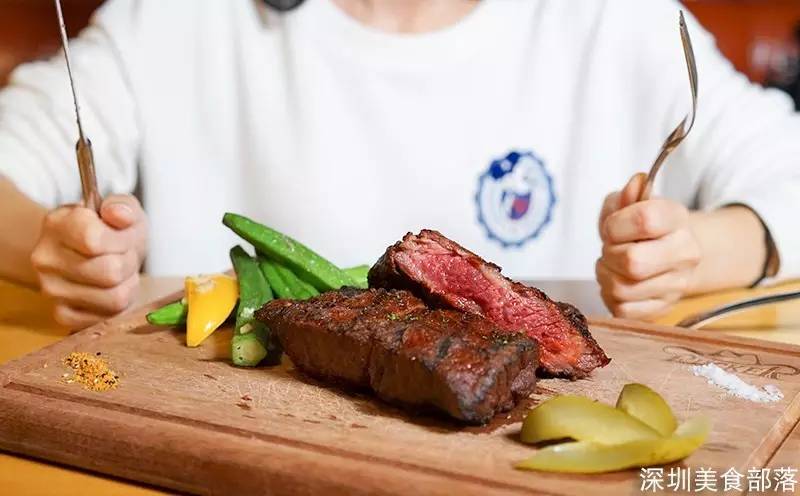 这家店,凭什么7点就能坐满,直到凌晨1点还有人舍不得走