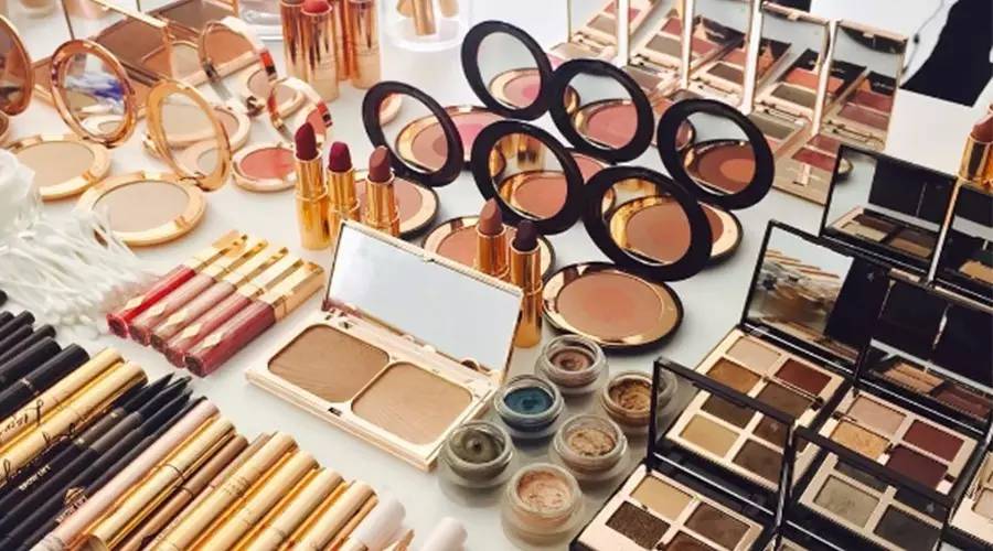 明星化妆都在用什么品牌,明星化妆师推荐的彩妆真的好用吗