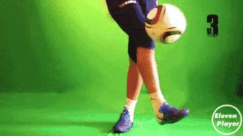 花式足球起球教学慢动作,马塞洛起球法足球教学