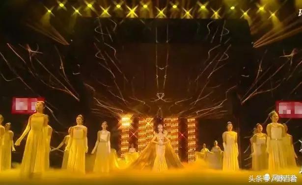 唐嫣一身潮装启程巴黎看秀,唐嫣山寨高定