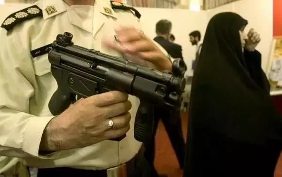 战术美学|《疾速追杀》的“枪械世界”