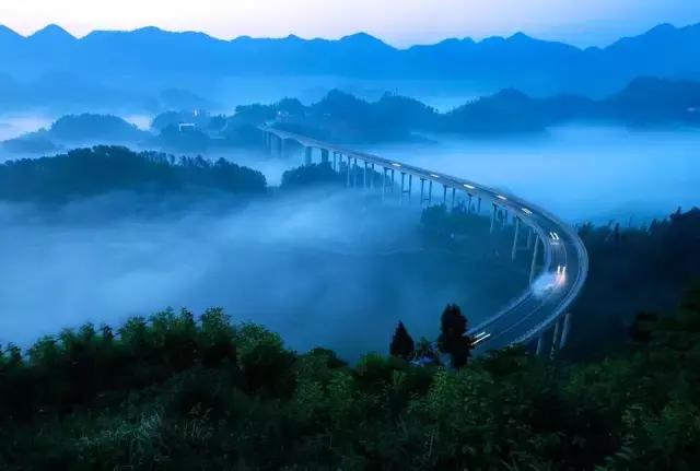 重庆美食爆辣火锅,重庆美食大快朵颐