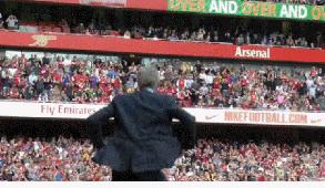 温格高能场面,温格观众席摊手超帅名场面