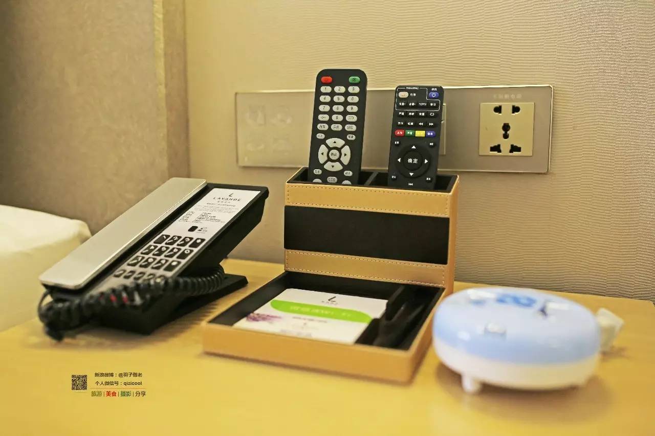 这一家酒店有门童，叫“白手套”。