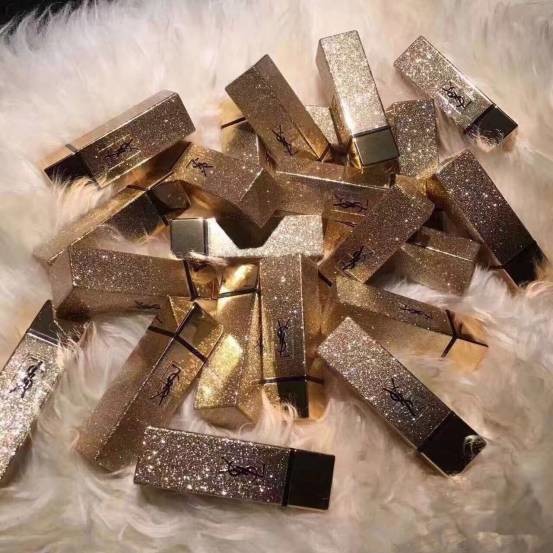 今天朋友圈都被这款口红刷爆啦！