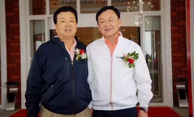 从*血卖**为生的穷小子到横跨政商两届的人物，你不认识他但一定..