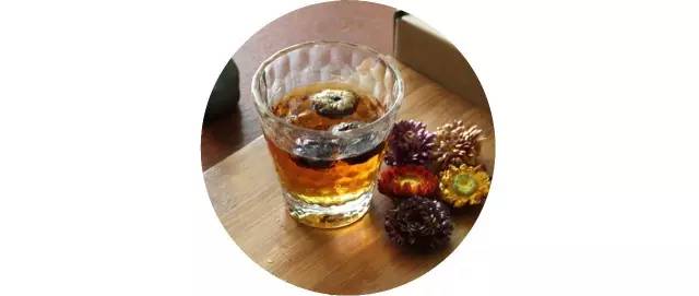 菊花味的清香,菊花的味道可以吸引好多人