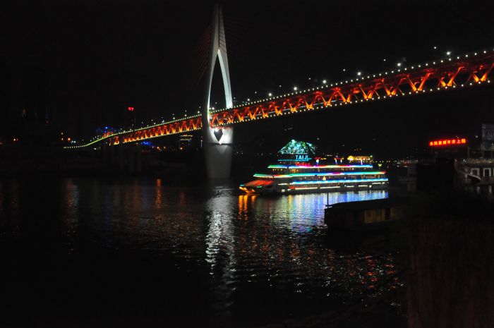 做房地产发朋友圈的文案,做房地产销售有前途吗2018