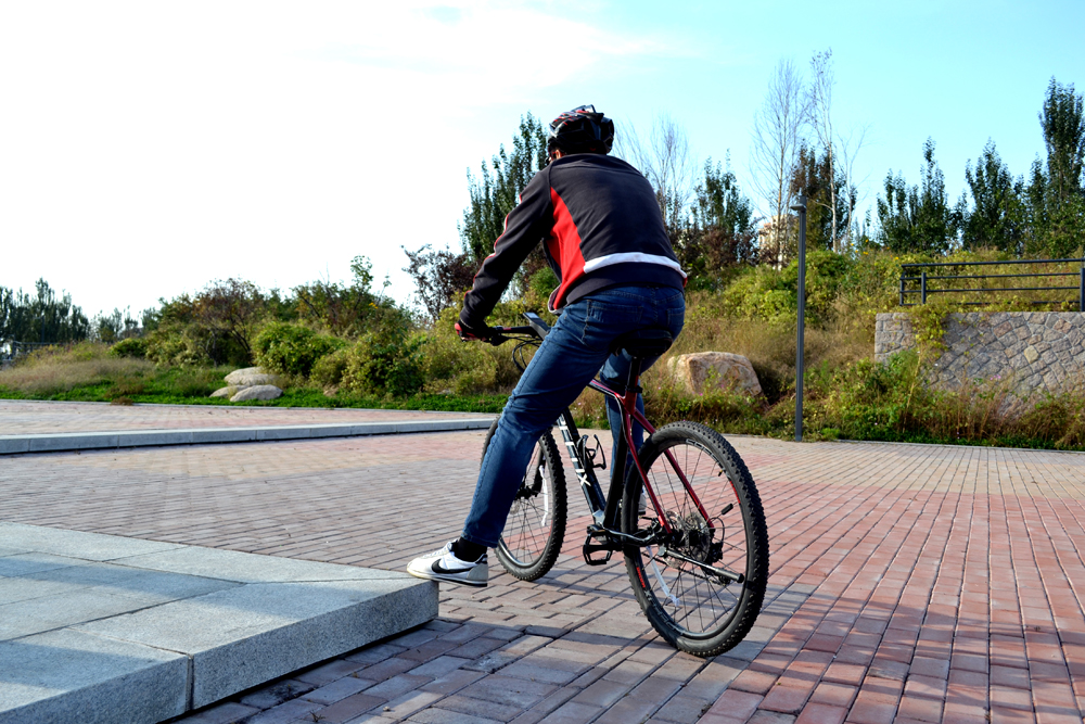 山地车碳纤维铝合金骑行感受,山地车铝合金碳纤维骑行感受