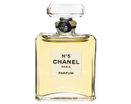 瞅瞅，你喜爱的化妆品在里面吗？