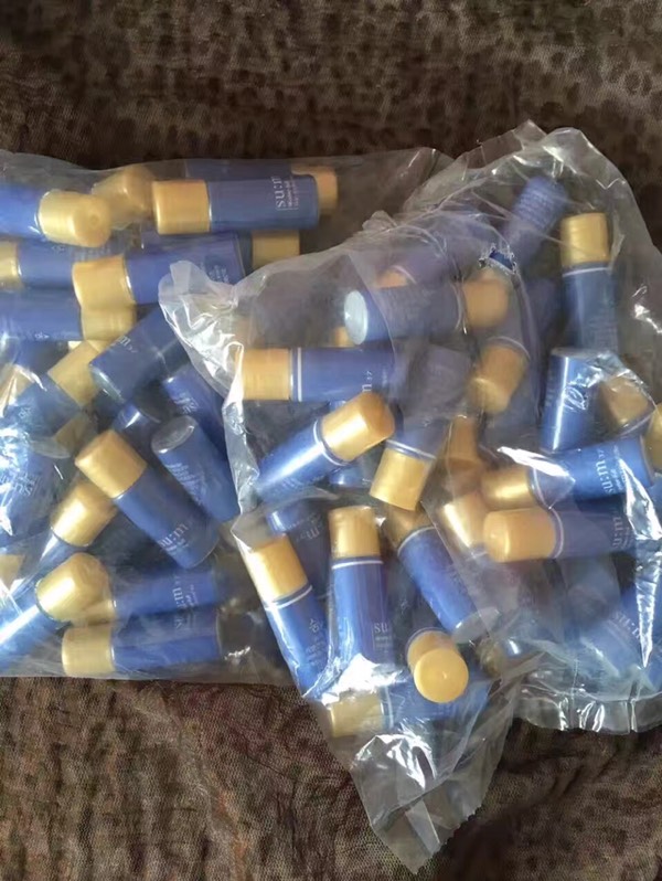 韩妆小样左侧开口右侧开口的区别,小样韩妆本土版和企划版的区别