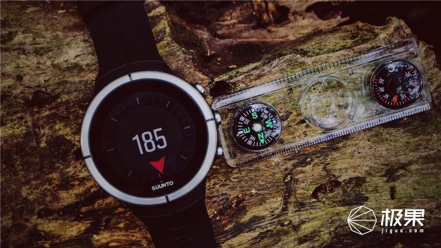 这盒子还没手掌大，里面的工具却比工具箱还全，野外保命全靠它