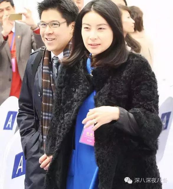 坐拥百亿身家,路边买20元童装,这对豪门夫妇最让人心旷神怡