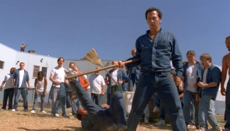 黑人想“捡肥皂”却被男主暴揍！这部美国监狱喜剧，搞笑100分！