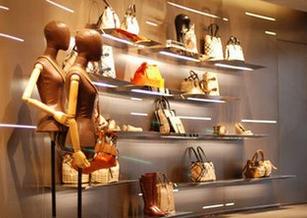 工作关系常年出差,朋友给我发财商机,我拒绝后她翻脸