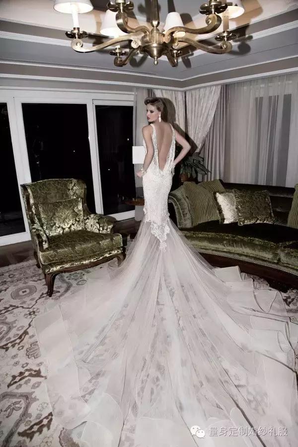 女王霸气长拖尾婚纱,艾莎女王学生拖尾礼服