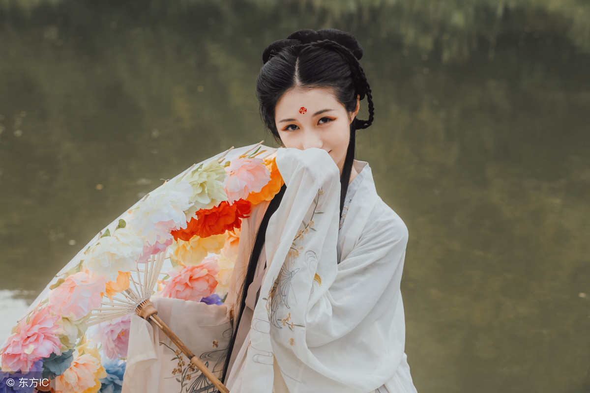 小说：为治愈顽疾，他无奈找到死对头神医，对方一个举动令他汗颜