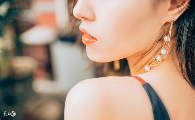 女孩装保姆混入总裁家小说,女主到公司找男主被保安拦